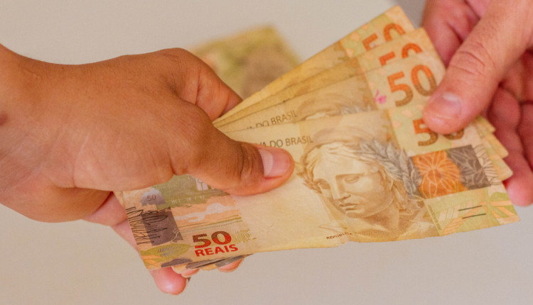 Chance única! 8 mil vagas abertas para mulheres receberem auxílio de R$ 300 por mês – saiba como participar