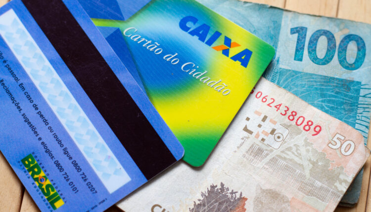 Tem algum dinheiro esquecido para receber? Veja como consultar na Caixa pelo seu CPF!