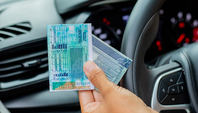 Carteira de habilitação do Detran.