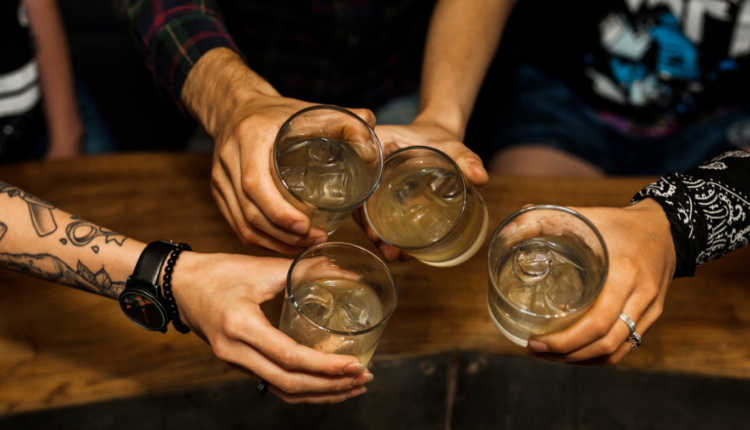 Especialistas alertam para consumo de álcool no verão e festas de fim de ano; Confira!