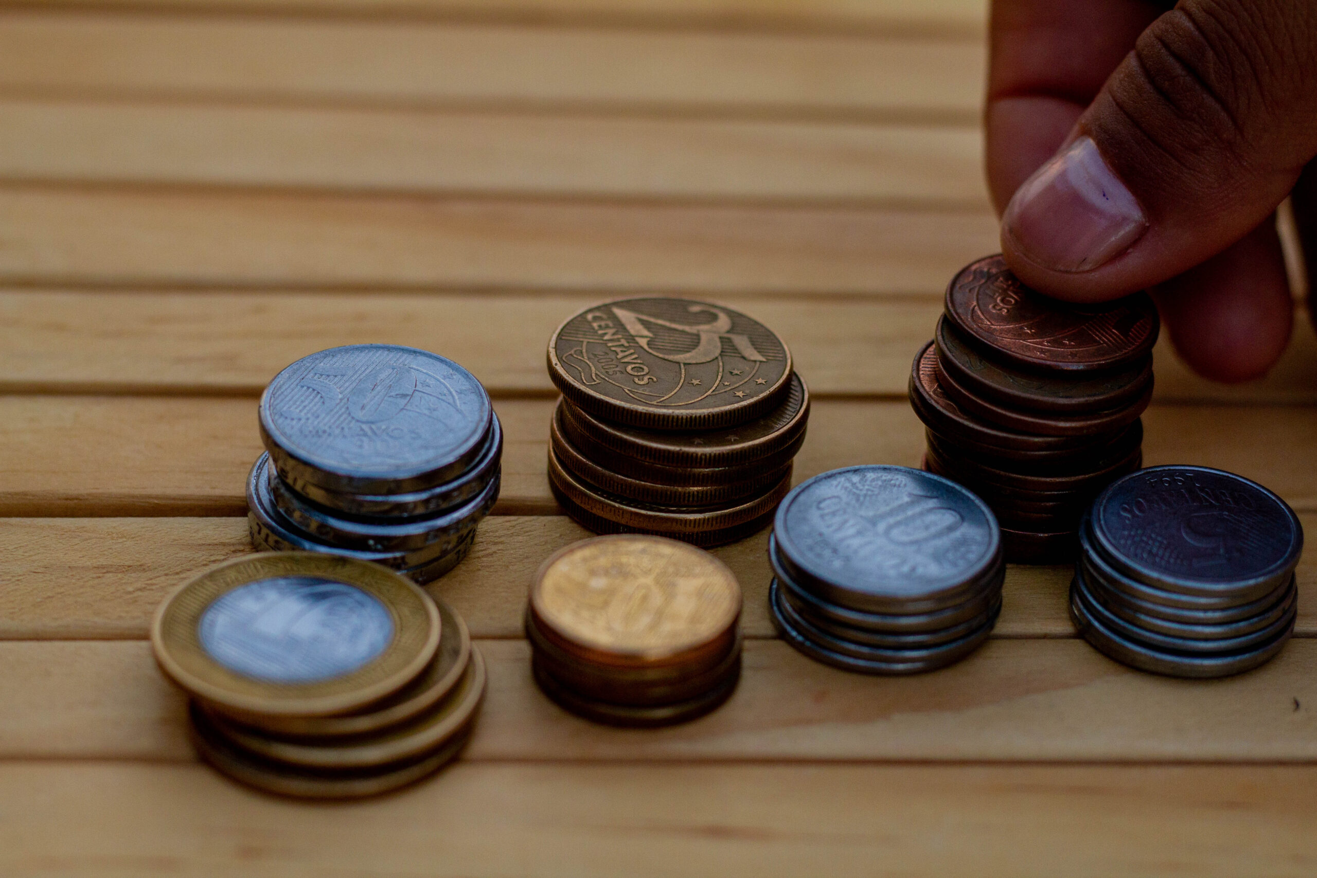 As moedas de 50 centavos podem valer uma boa grana. Veja quais são elas.