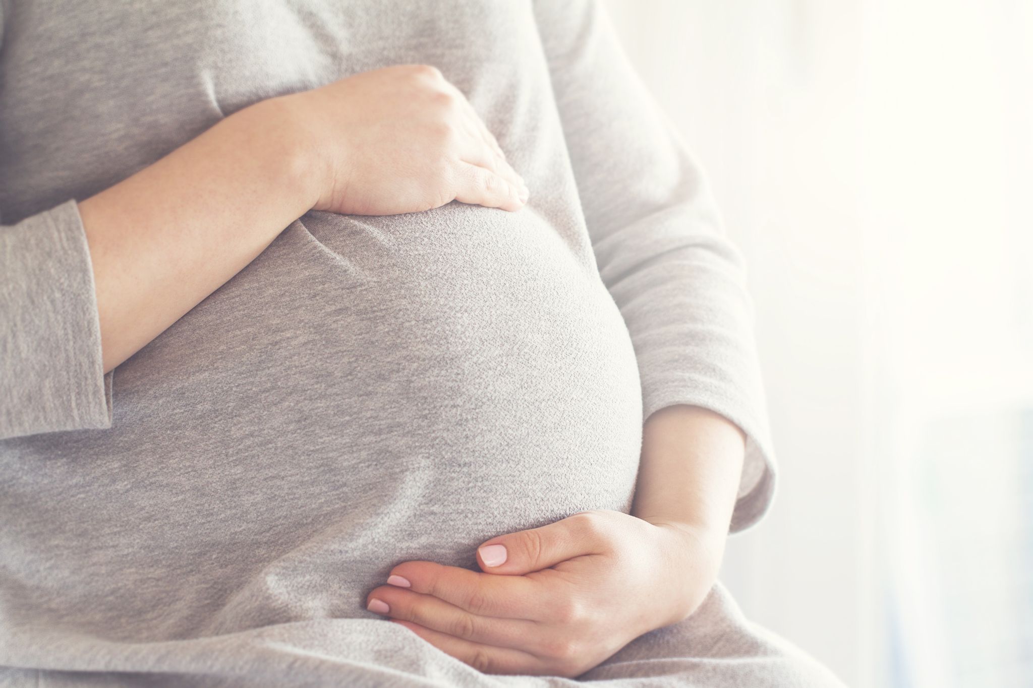 Está precisando de dinheiro, mas está desempregada? Veja como receber o salário-maternidade.