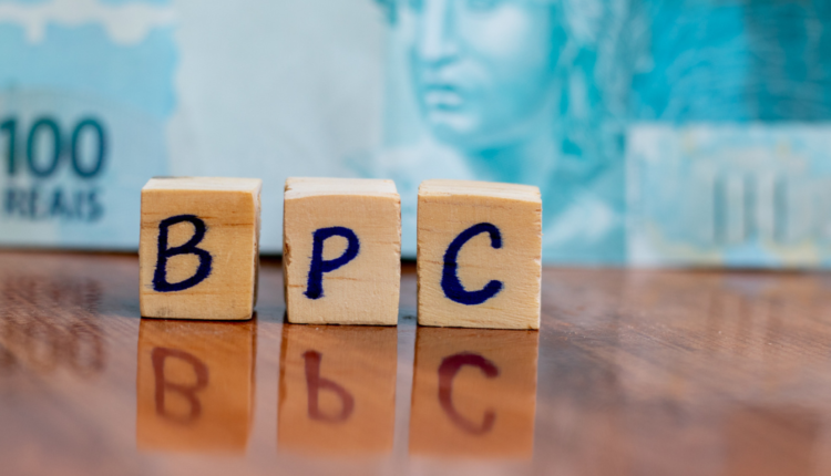 Fim do BPC Entenda a ameaça que coloca em risco a vida financeira de milhões