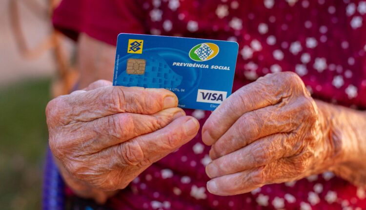 A partir de janeiro, o pagamento do INSS vai chegar com novos valores. Confira.