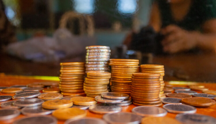 Moedas.