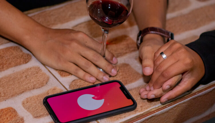 O app de namoro percebeu que muitas pessoas estavam desistindo de encontrar o amor online.
