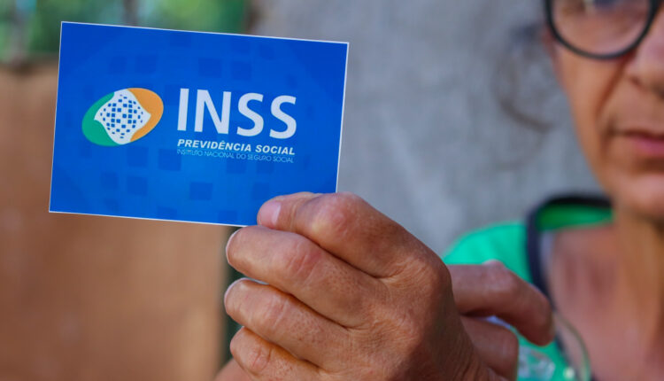 Precisando de um cartão exclusivo para aposentados e pensionistas? Conheça o Meu INSS Vale+!