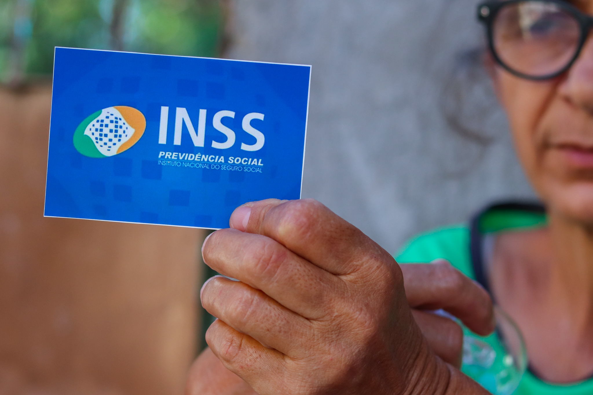 Precisando de um cartão exclusivo para aposentados e pensionistas? Conheça o Meu INSS Vale+!