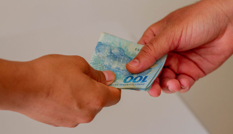 Há diversos benefícios sociais que podem te ajudar. Confira alguns deles!