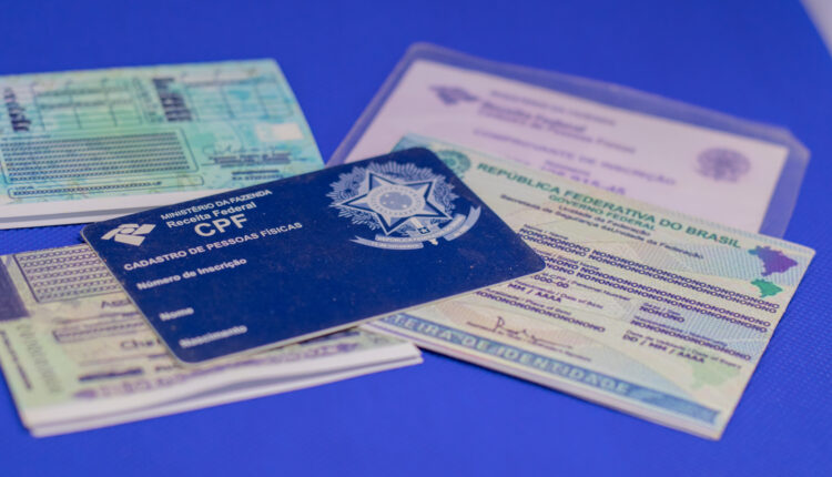 Você sabia que tem como transferir a dívida do seu nome para o CPF de outra pessoa? Entenda quando é possível.