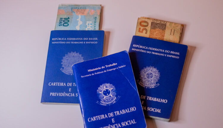 Salário.
