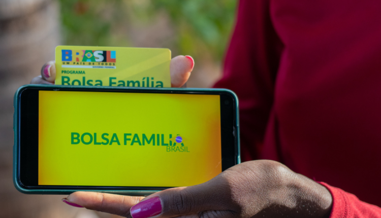 Últimos dias para garantir seu bônus de R$ 300 no Bolsa Família - veja como se inscrever