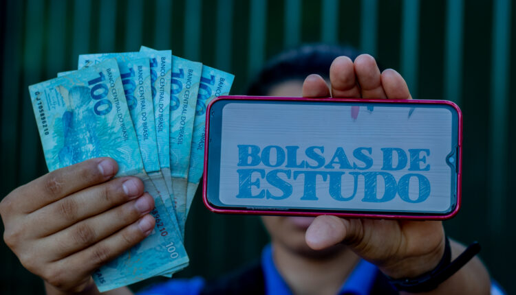 Já pensou em conseguir uma bolsa de estudos para fazer estágio com boa remuneração? Confira!