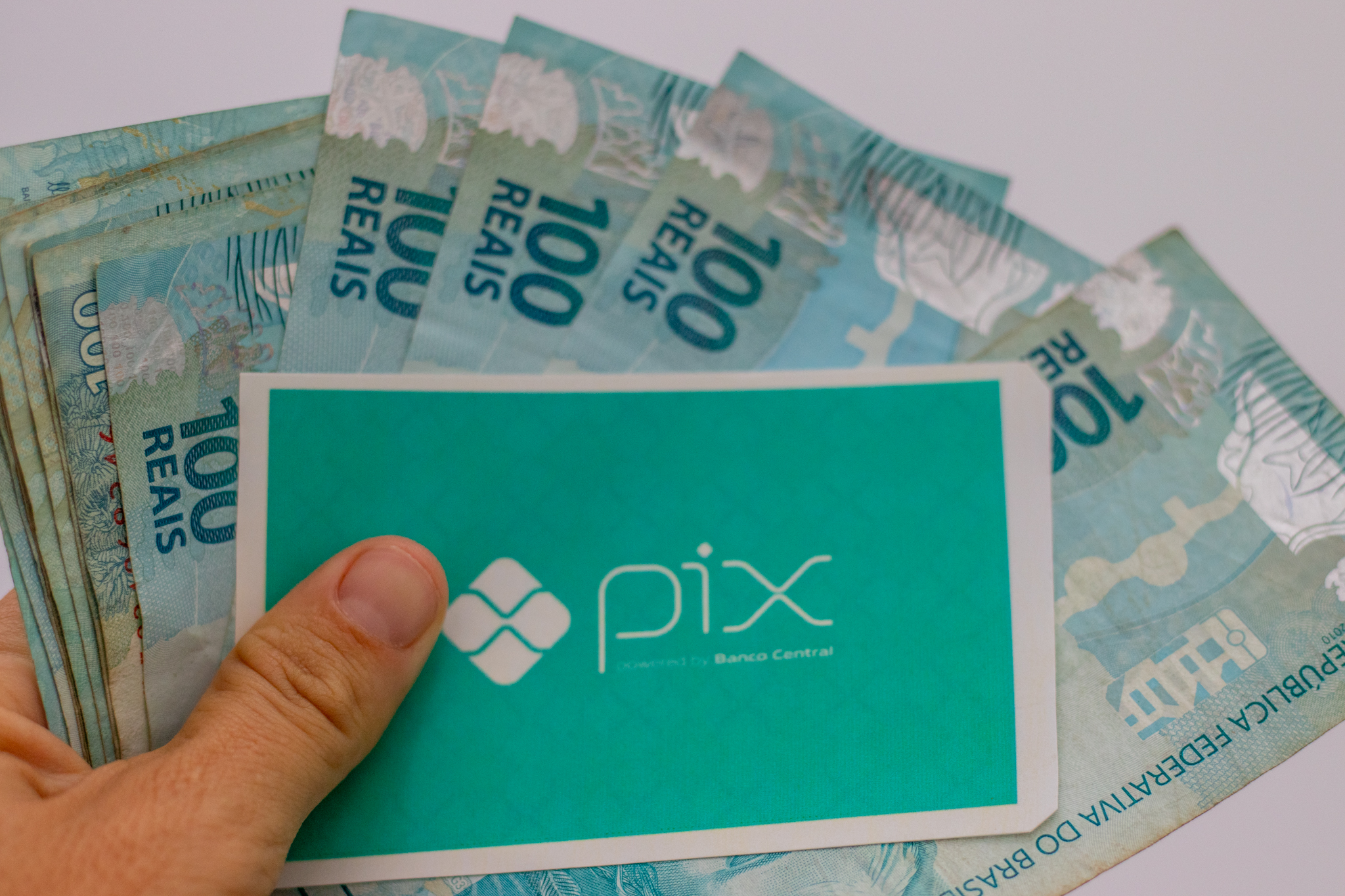 Antecipar salário via pix.