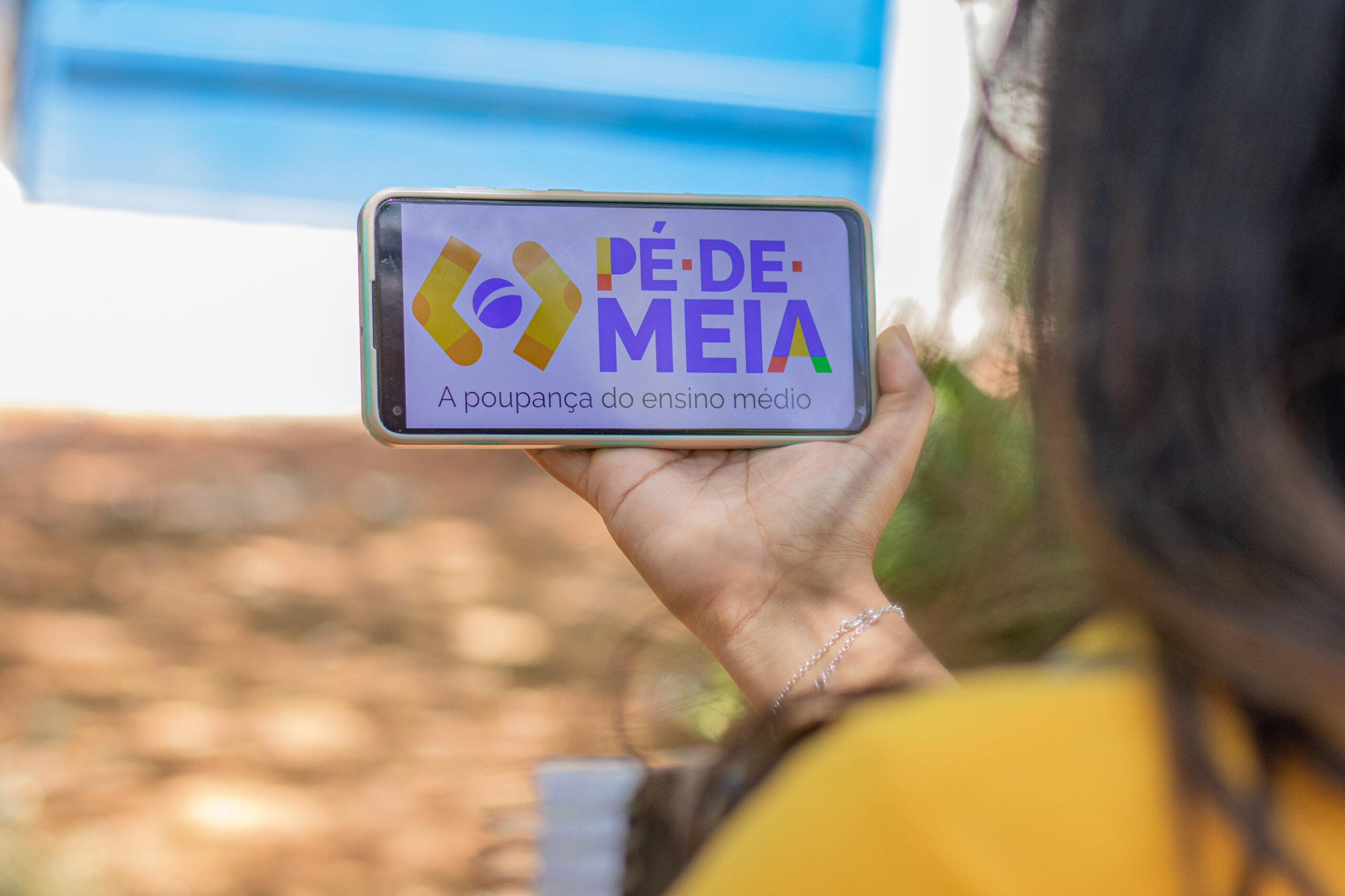 Celular com logo do Pré-de-Meia.