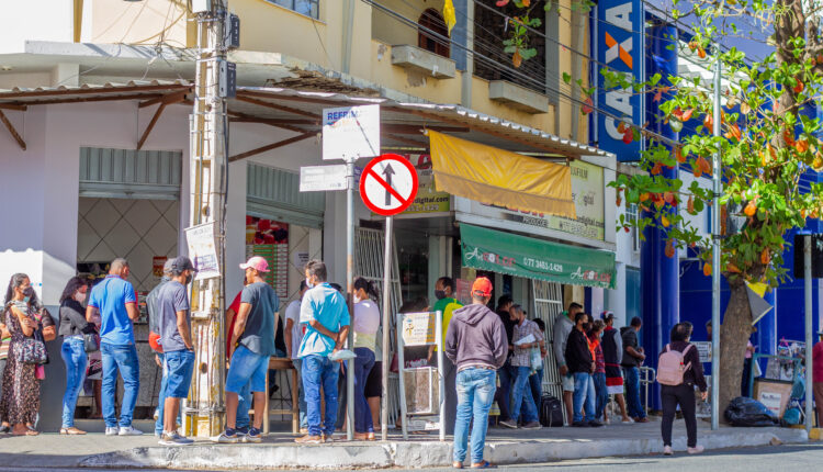 Fila no banco Caixa.