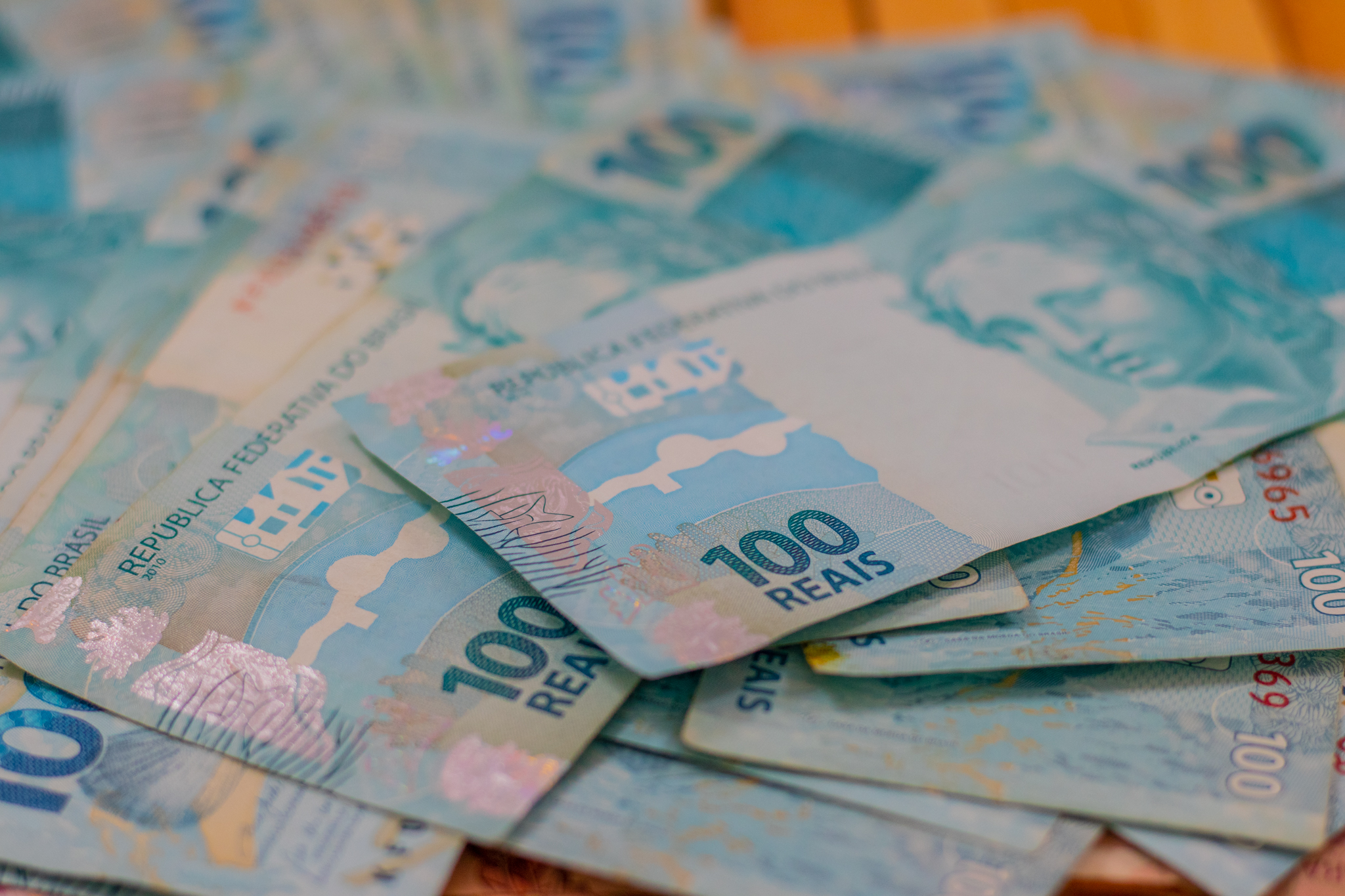 Cédulas de 100.