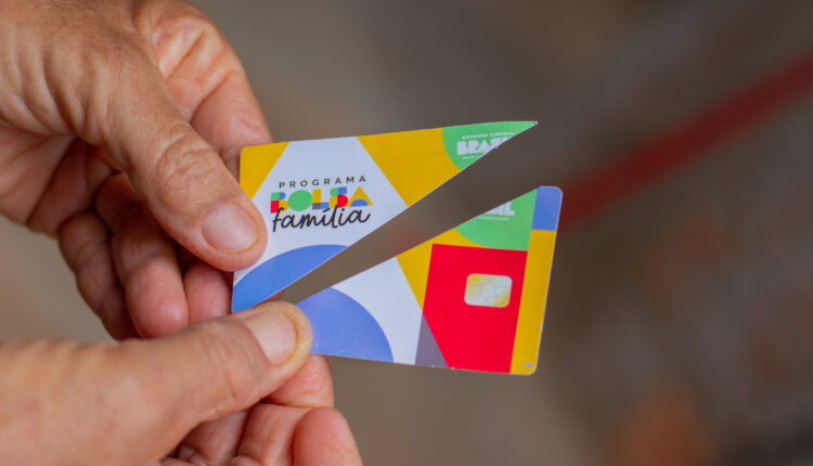 Bolsa Família cortado.