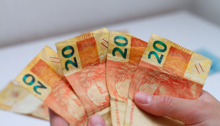Cédulas de 20 reais.
