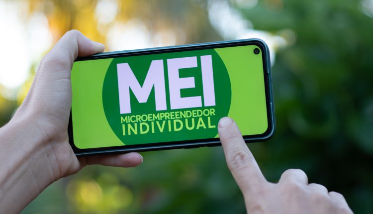 Através da contribuição mensal do MEI, o profissional tem acesso aos benefícios mais importantes.