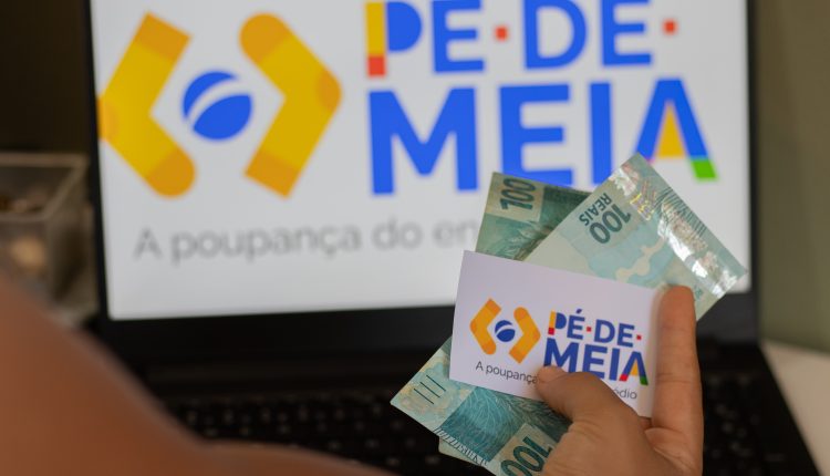 Se você ainda não conhece os requisitos do Pé-de-Meia, veja como eles funcionam.