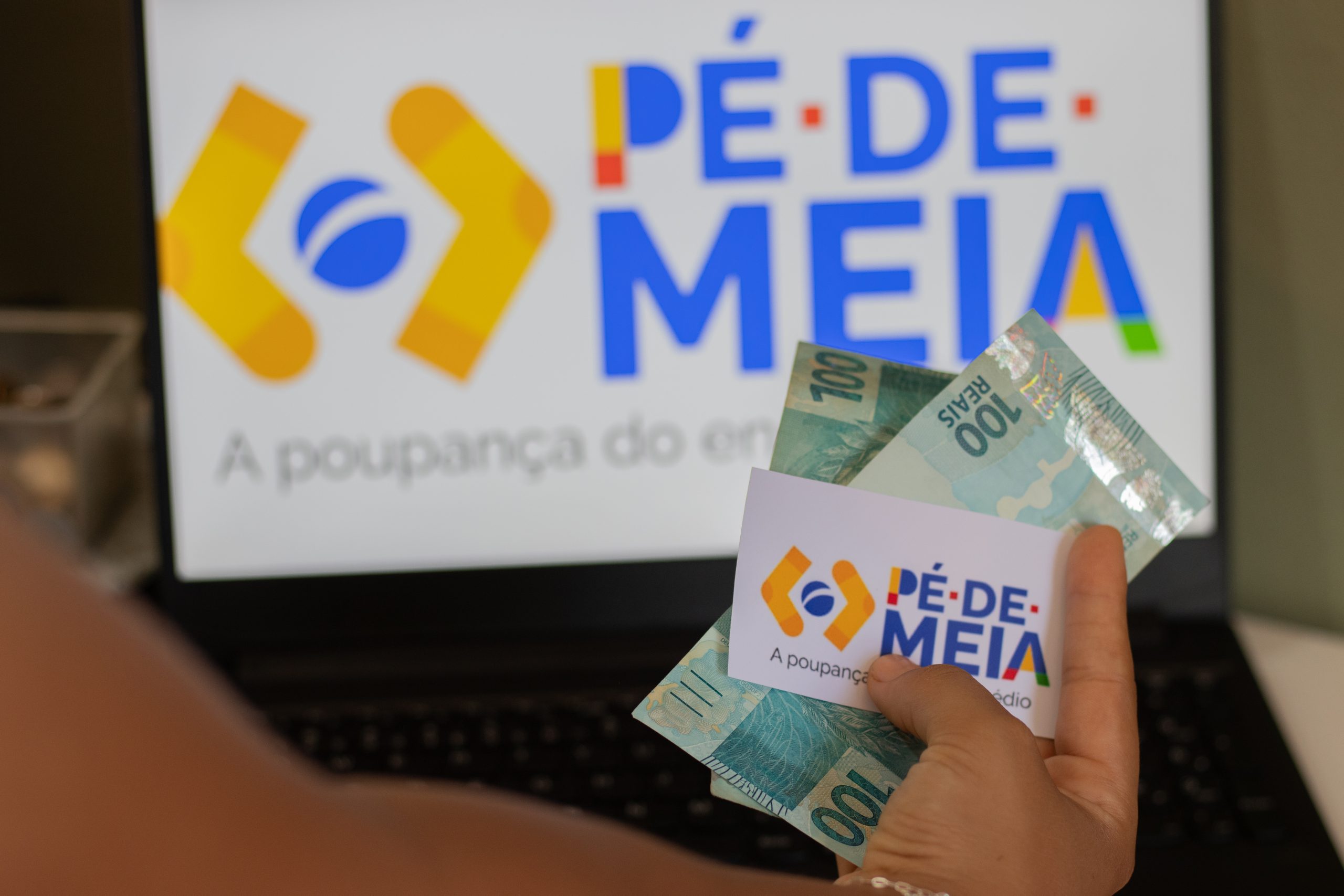 Se você ainda não conhece os requisitos do Pé-de-Meia, veja como eles funcionam.