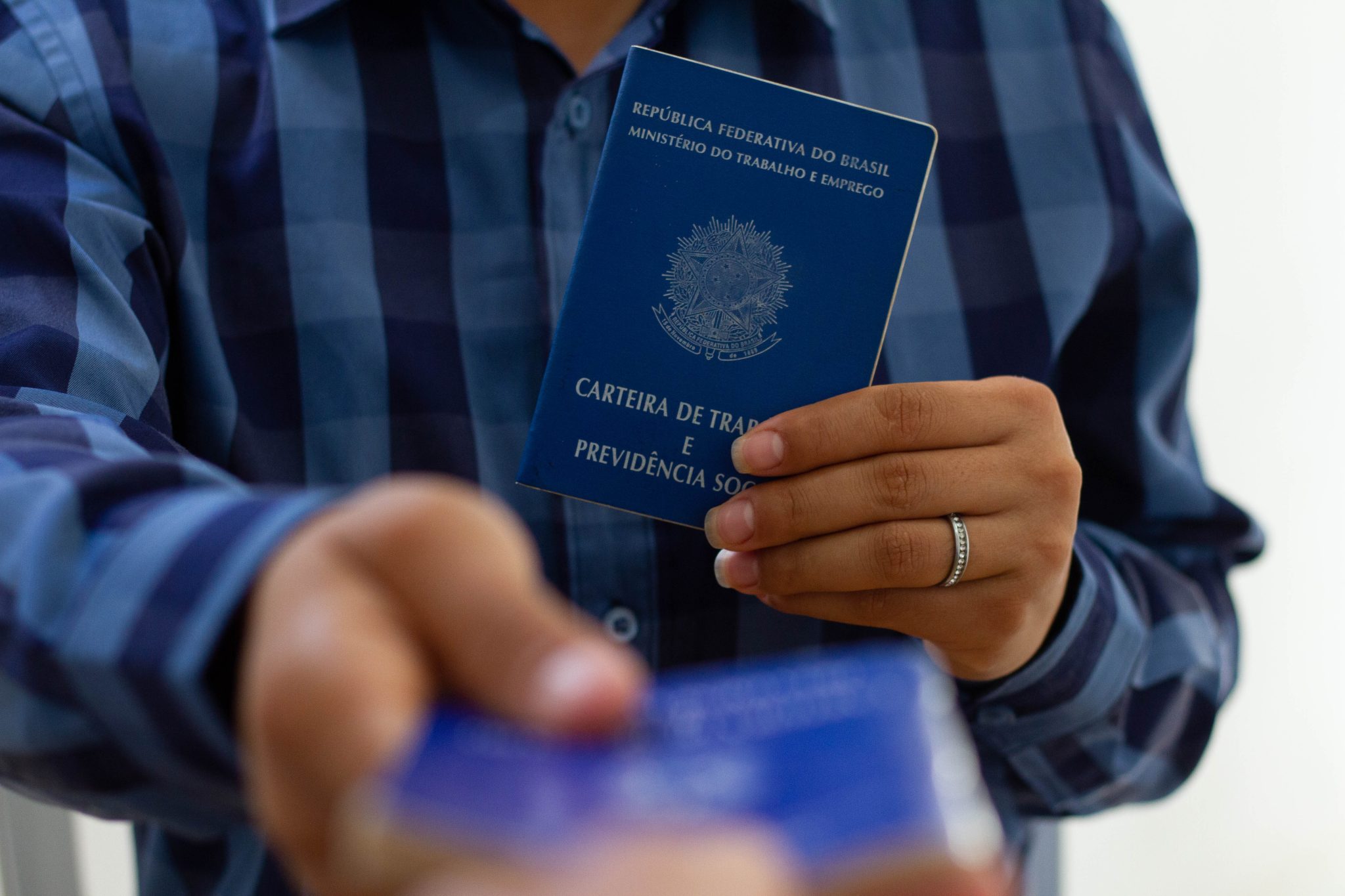 Estou desempregado, tenho direito a algum benefício do governo? Confira ...