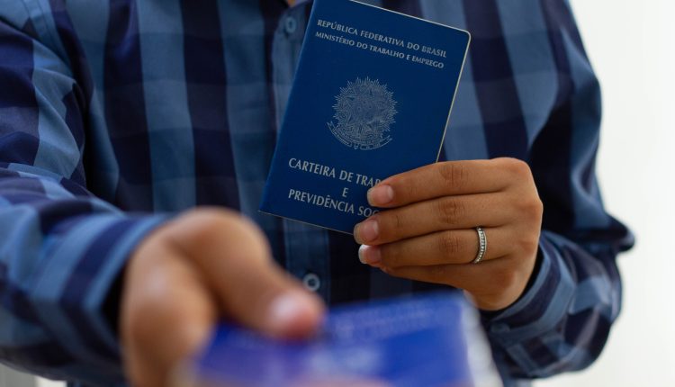 Se você está desempregado, saiba que pode receber algum benefício do governo. Confira quais estão disponíveis.