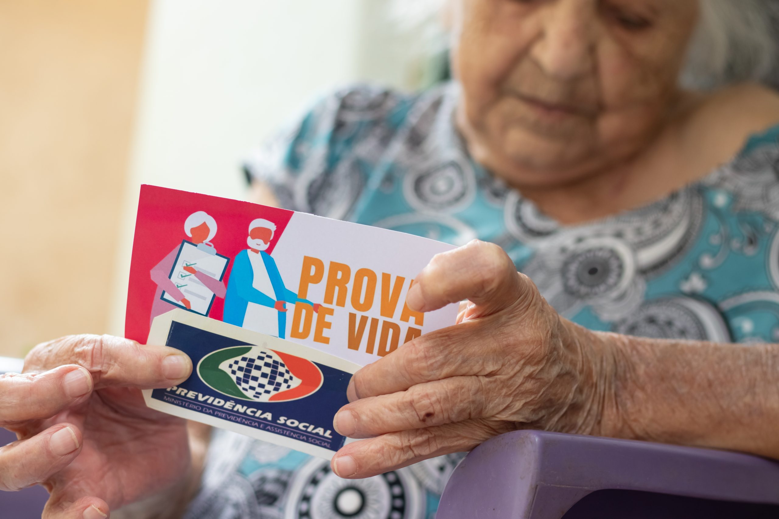 A prova de vida 2025 deve acontecer para todos os segurados. Confira como acontece.