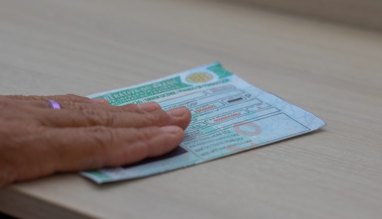 Quer descobrir quantas aulas teóricas para tirar CNH você precisa fazer? Veja como funciona.