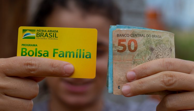 Se você quer saber quem tem direito ao Bolsa Família, veja as regras deste ano.