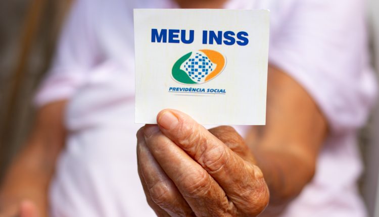 Se você quer se aposentar logo, veja como fazer o requerimento de aposentadoria INSS.