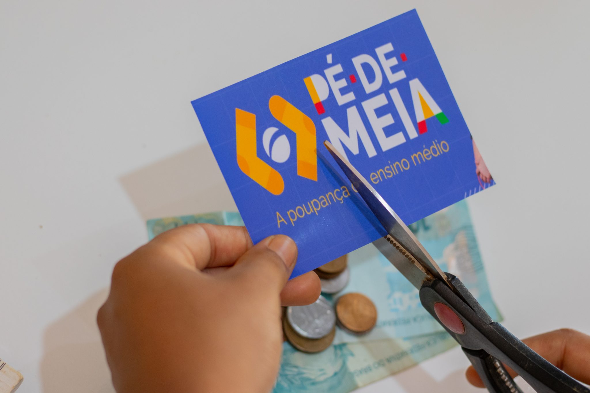 Saldo do Pé-de-Meia Bloqueado? Saiba como resolver e sacar
