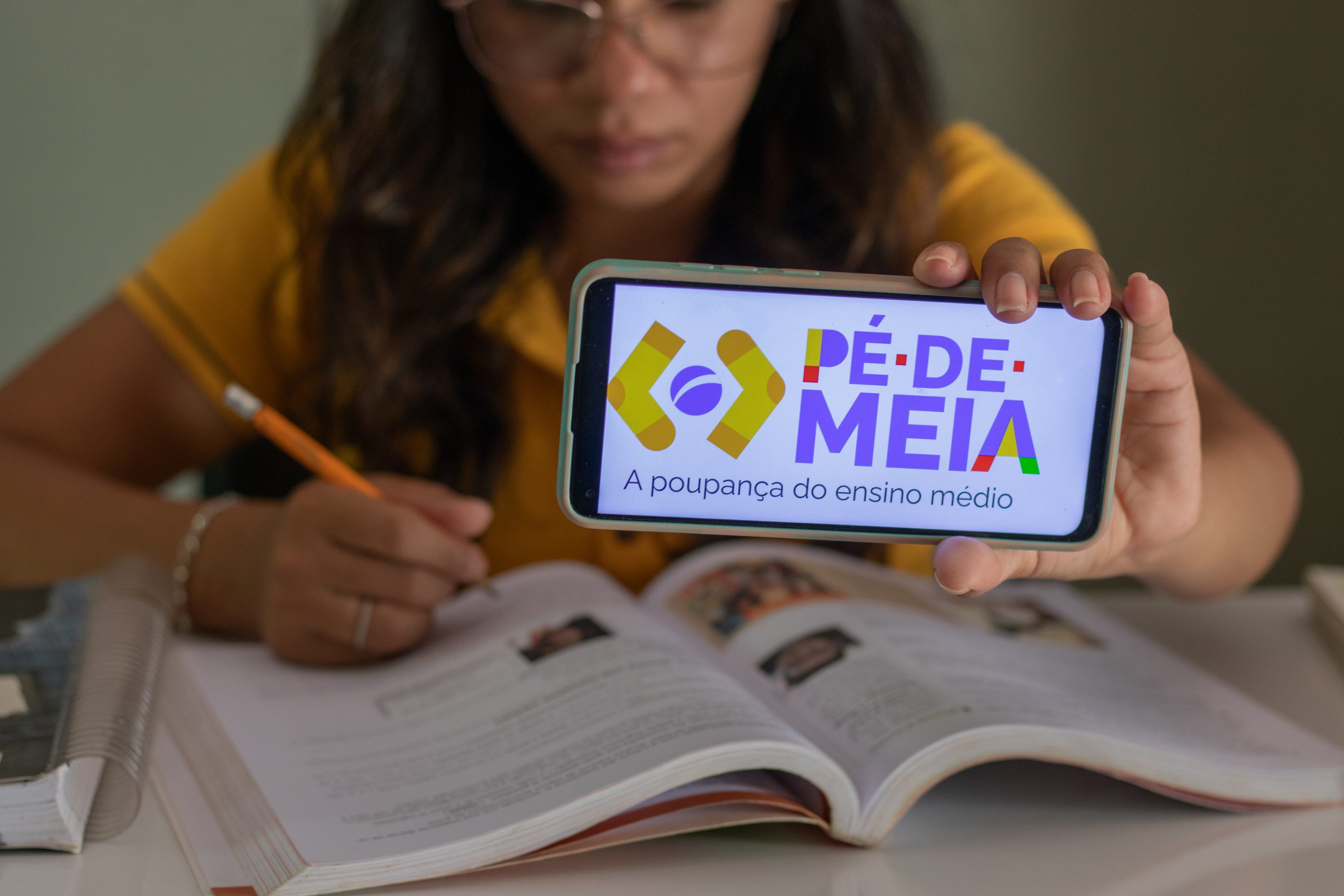 Os estudantes do Ensino Médio podem ter acesso ao Pé-de-Meia, mas seguindo as regras.