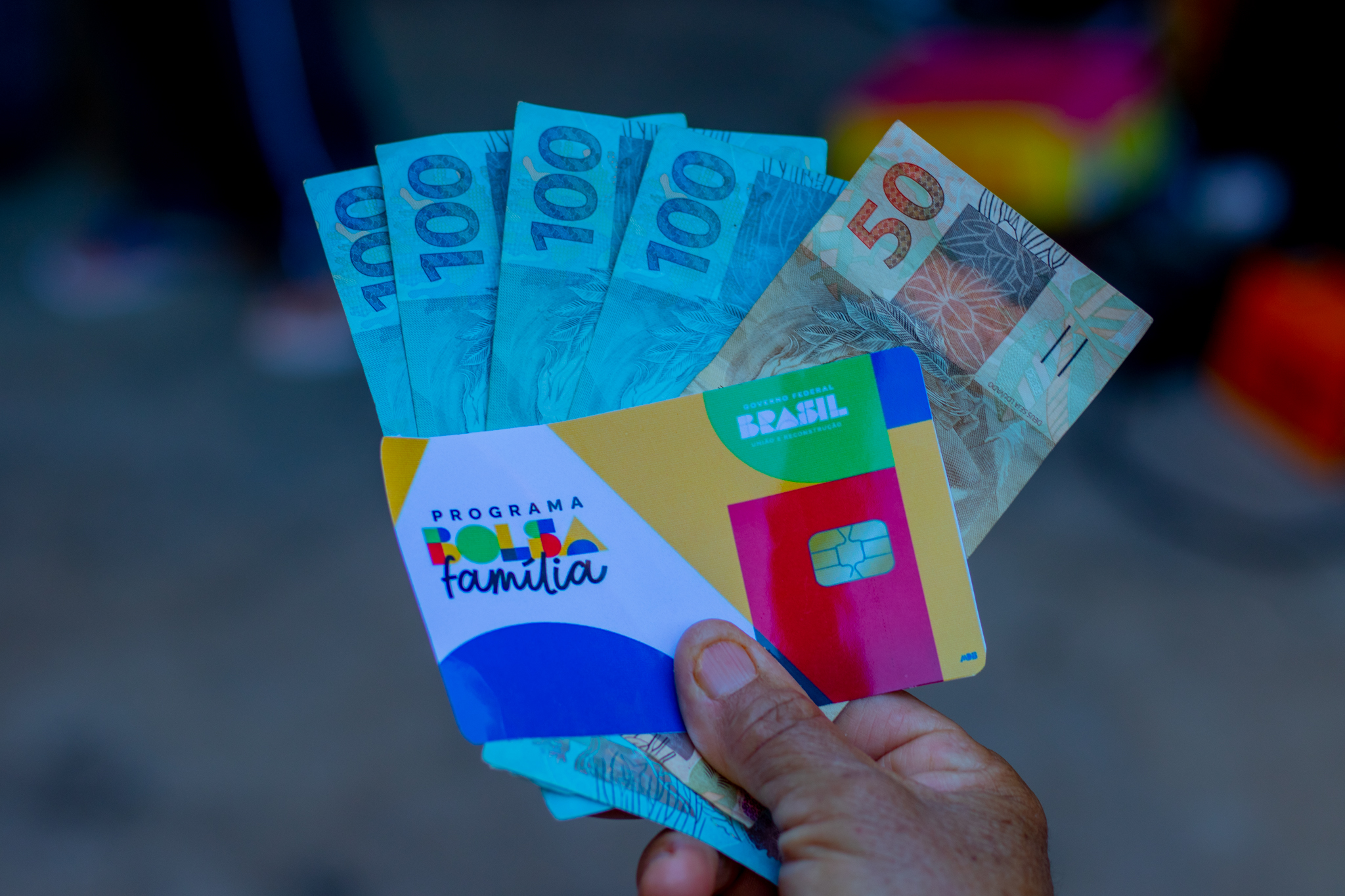 Muitos beneficiários estão se perguntando se vai ter aumento no Bolsa Família em 2025. Confira.