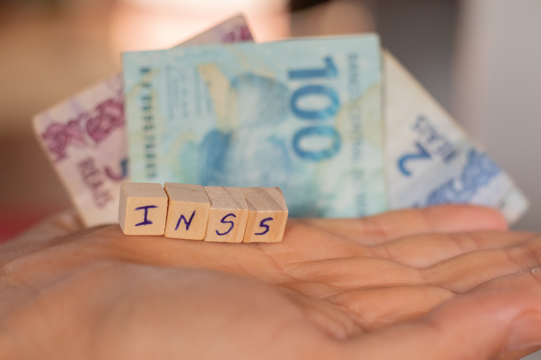 Aposentados do INSS.