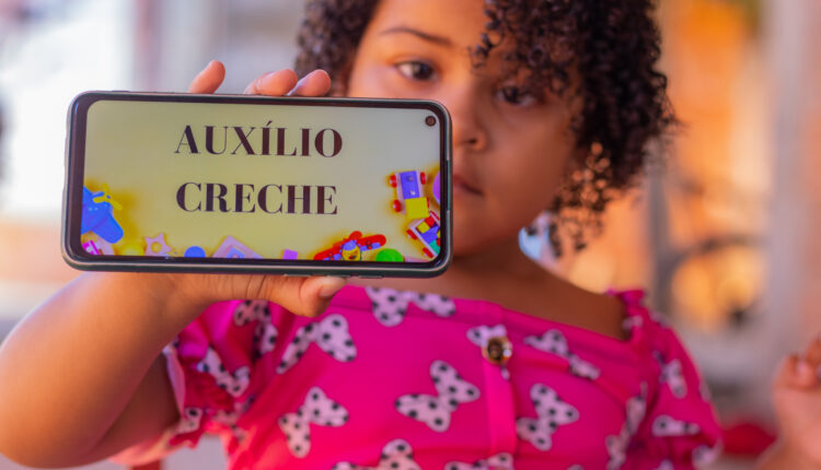 O auxílio-creche é um dos benefícios mais importantes para quem tem filhos. Confira.