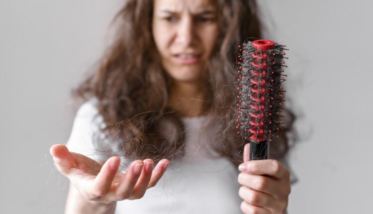 Se você está com cabelo seco e precisa melhorar essa condição, veja como hidratar os fios.