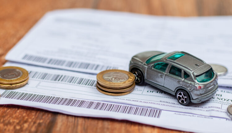 Você sabia que tem como transferir multa para outro condutor e se livrar dela? Confira.