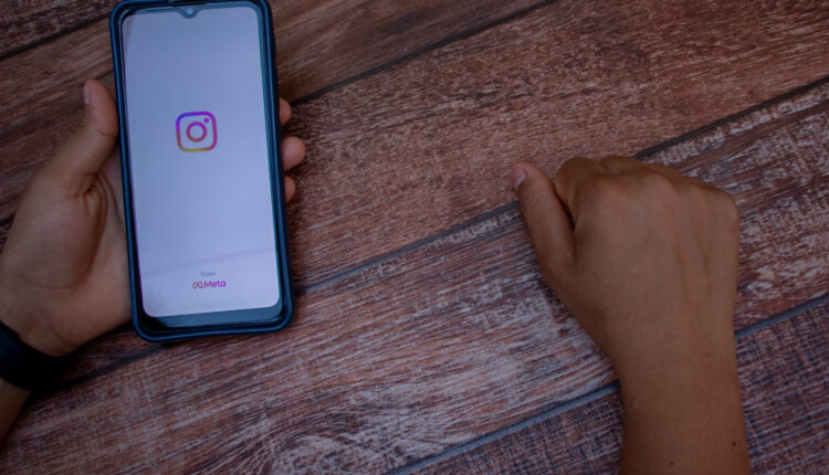 Segue de volta no instagram.