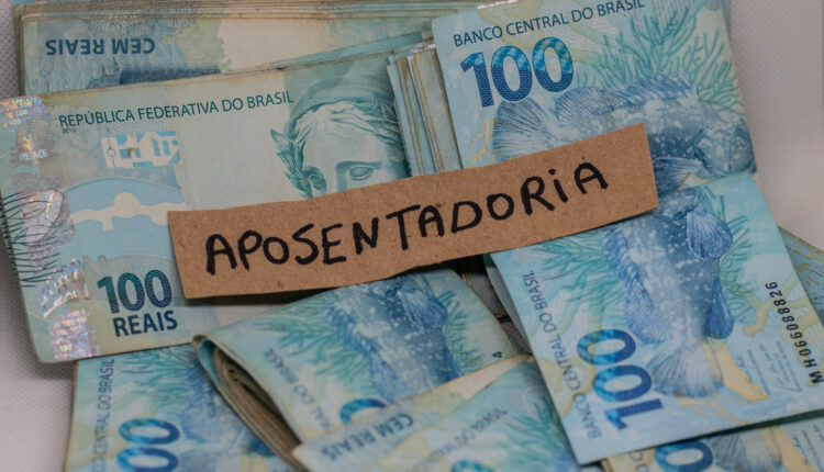 Aposentar.