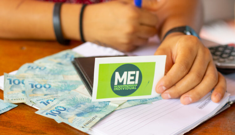 Se você é MEI, saiba quando e como entregar o DASN-SIMEI para não perder seu CNPJ.