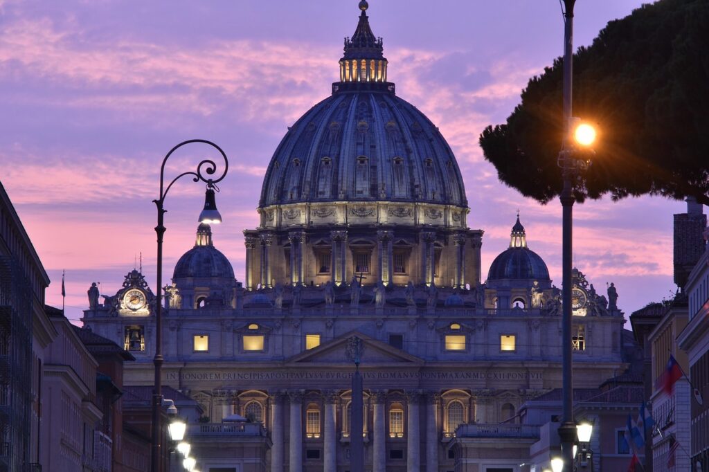 Com o falecimento do Papa Francisco, um conclave deve ser instituído para nomear um substituto. Confira.