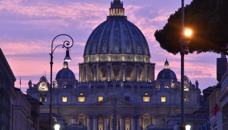 Com o falecimento do Papa Francisco, um conclave deve ser instituído para nomear um substituto. Confira.