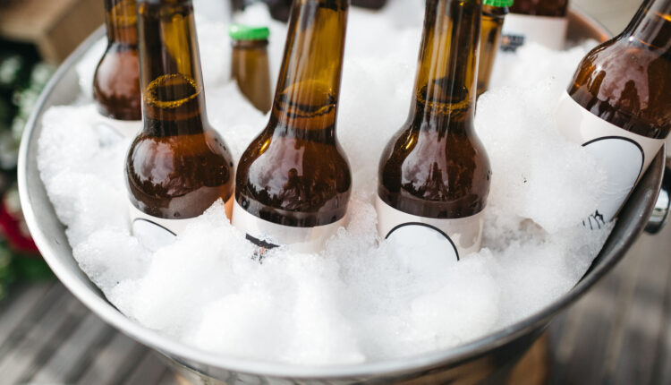 Gelar cerveja rápido.