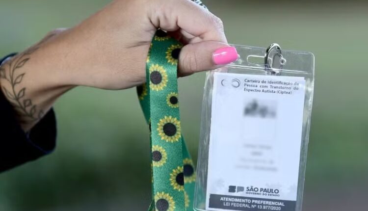 Você já viu pessoas usando cordões de neurodiversidade? Entenda a importância deles.