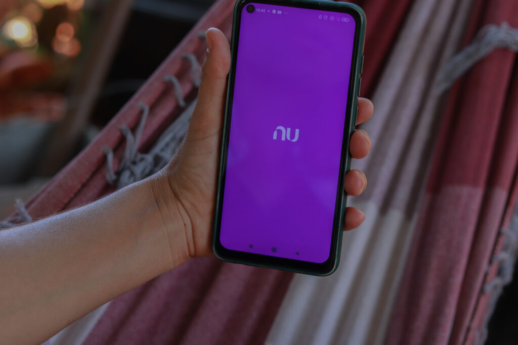 O golpe da indenização do Nubank está cada vez mais popular. Veja como se proteger.