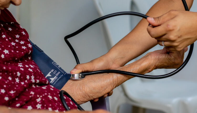 As mulheres precisam ter atenção ao seu corpo fazendo exames periódicos. veja quais.