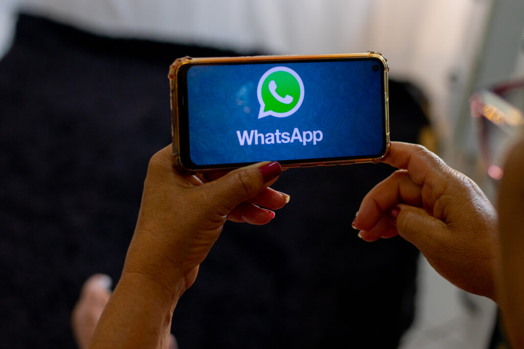 WhatsApp muda de cor