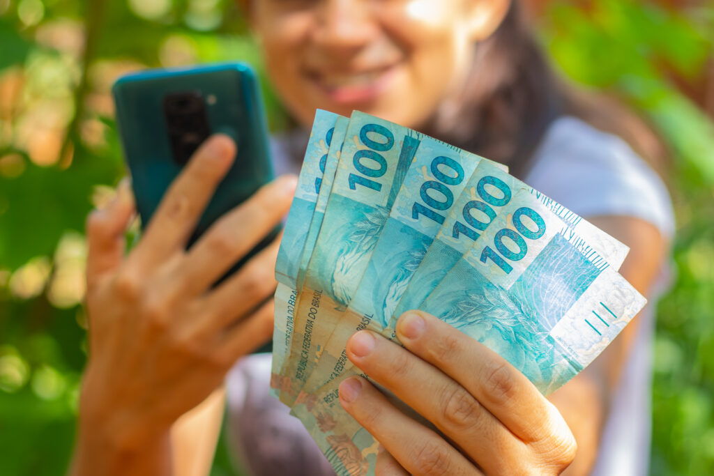 Pensando em fazer uma renda extra? Veja como revender alguns produtos pode te ajudar!
